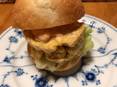 卵焼きとサニーレタスのタラコマヨサンド